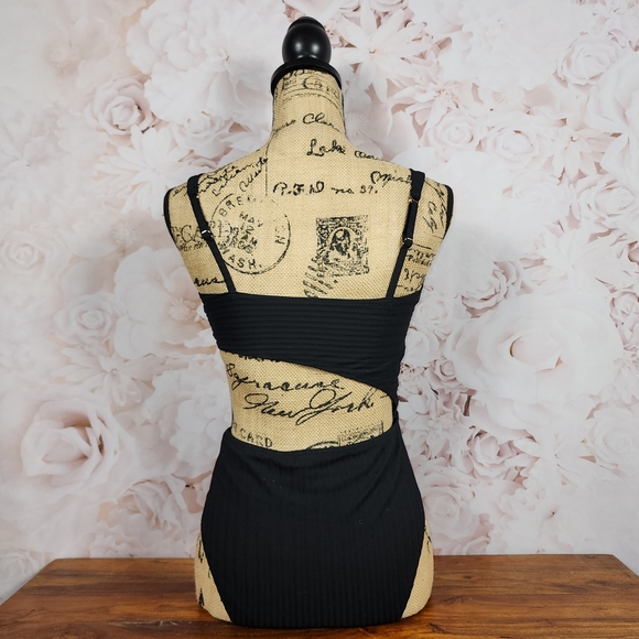Medium Shade & Shore Black Ribbed Cut-Out One Piece Swimsuit - Picture 4 of 6